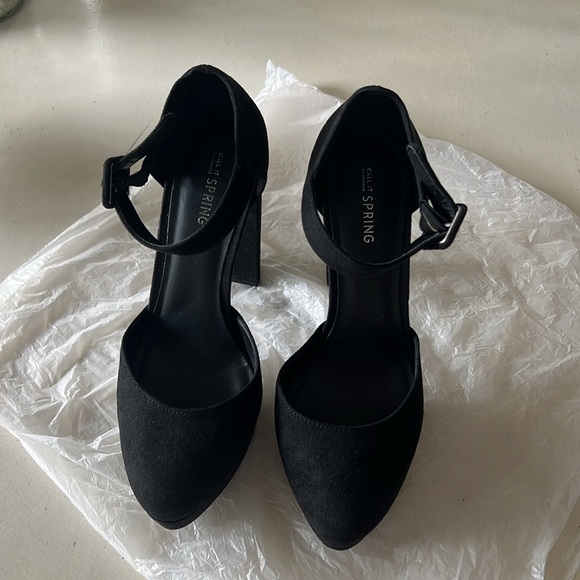 Black velvet platform pumps with side buckle ankle strap - Picture 2 of 4